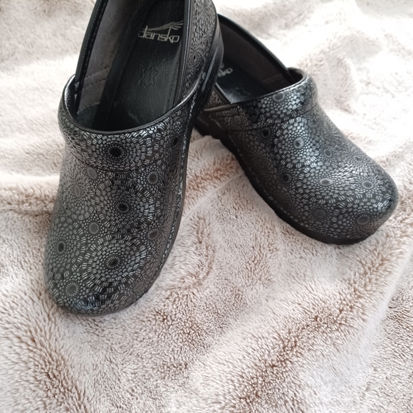 Dansko Professional Clog Black/Silver Geometic Circle Pattern Size 37 or 6.5 US - Picture 3 of 8